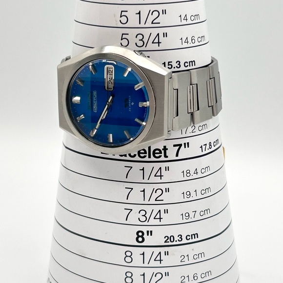 Vintage 1975 Seiko 5 Actus SS, automatic 42mm size case, 6.5in size wrist - Picture 9 of 11
